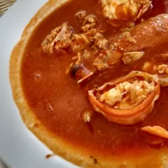 Descubre los 10 platos típicos de Menorca que debes probar.