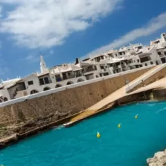 Descubre los encantos de Fornells, Es Grau y Binibeca en Menorca.