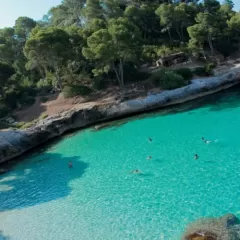 Descubre los 7 lugares imprescindibles que visitar en Menorca.