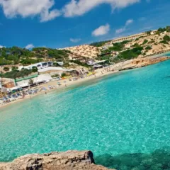 Aumento récord de turistas españoles en Menorca durante julio.