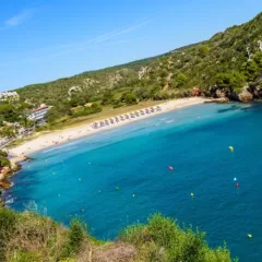 Descubre los encantos de Cala en Porter en tu visita a Menorca