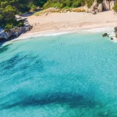 Cala Mitjaneta en Menorca: una de las 5 mejores playas de Europa