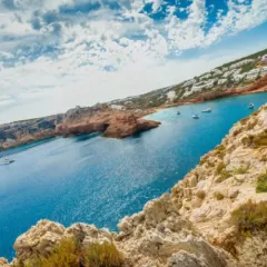 Descubre la biodiversidad de Cala Morell a través del snorkel en Menorca