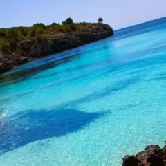 Cala Turqueta: descubre la playa más turquesa de Menorca