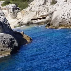 Descubre la belleza de Cales Piques en Ciutadella, Menorca