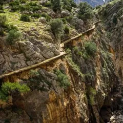 Descubre los impresionantes caminos naturales de España