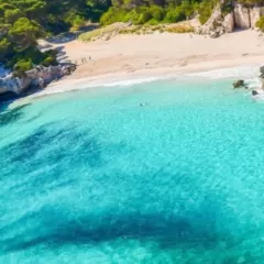 Cómo elegir la playa ideal en Menorca según la dirección del viento.