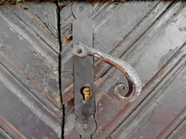 Cómo quitar una puerta de aluminio de forma fácil y segura