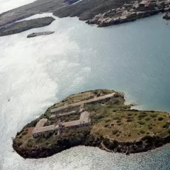 Isla del Rey: Descubre la isla embrujada más famosa de Menorca.