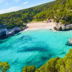 Menorca vs Mallorca: Descubre cuál isla es perfecta para tus vacaciones.