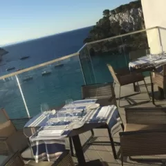Descubre los mejores restaurantes en Cala Galdana para comer en Menorca