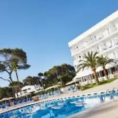 Descubre los mejores hoteles y resorts todo incluido en Menorca.
