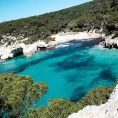 La historia de Menorca: desde la Prehistoria hasta la actualidad.