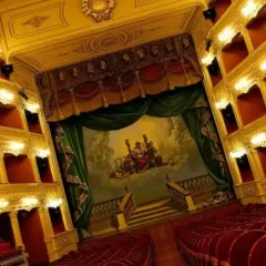 Descubre la majestuosidad del Teatre Principal de Mahón en Menorca