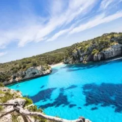 Descubriendo Menorca en marzo: clima, actividades y lugares para visitar.