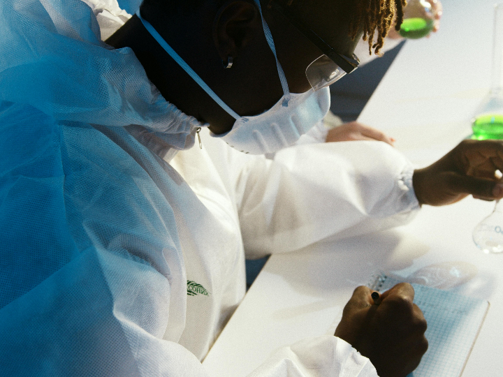 Análisis del alisado brasileño Kativa: descubre sus pros y contras en comparativa con otros productos de Peluquería