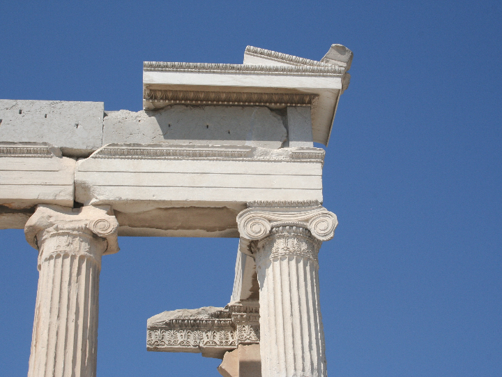 Descubre la historia y el legado de la universidad más antigua del sudeste de Europa