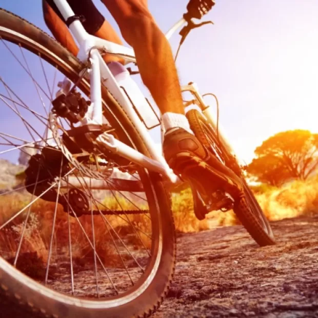 Minorca: mountain bike, noleggio auto o a piedi