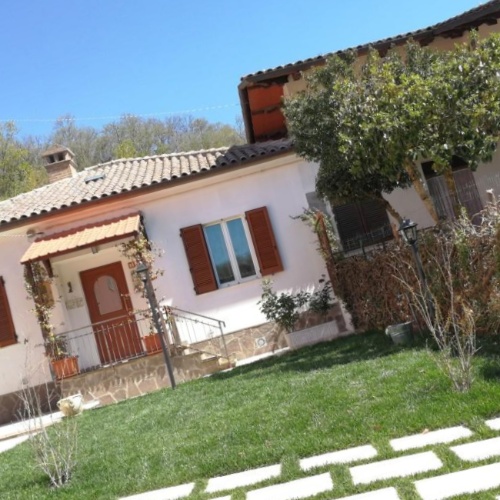 Bella casa con giardino privato vendesi nel centro di Es Castell