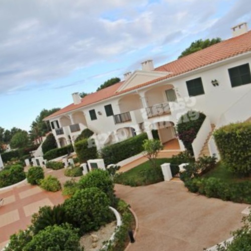 Bell'appartamento con grande terrazza privata in vendita ad Addaia