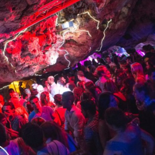 Dónde Salir por Menorca: Discotecas, Vida Nocturna y Diversión