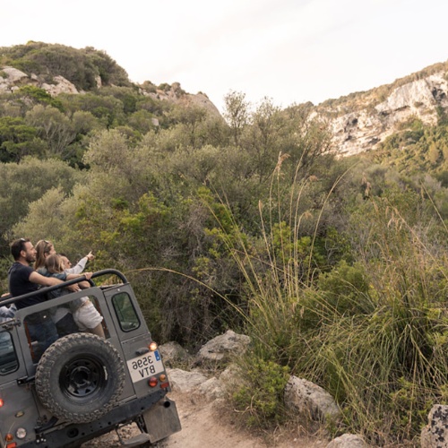 Jeep safari a Minorca, visitare l'isola a bordo di un fuoristrada 4x4