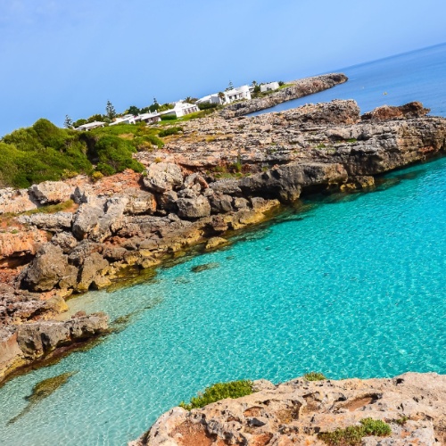 Menorca y los turistas: las playas un poco más limpias, gracias