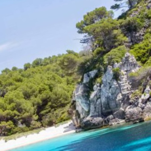 Naturismo a Minorca: Le Migliori Spiagge Nudiste dell'Isola